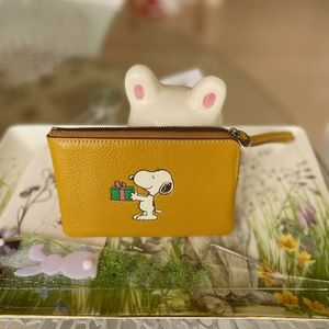 Authentic COACH PEBBLED LEATHER Snoopy Coach X zip top wristlet